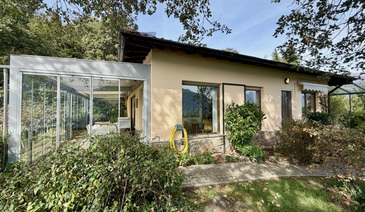 Villa with Swimming Pool, Garden and Lake View - Pianello Lario