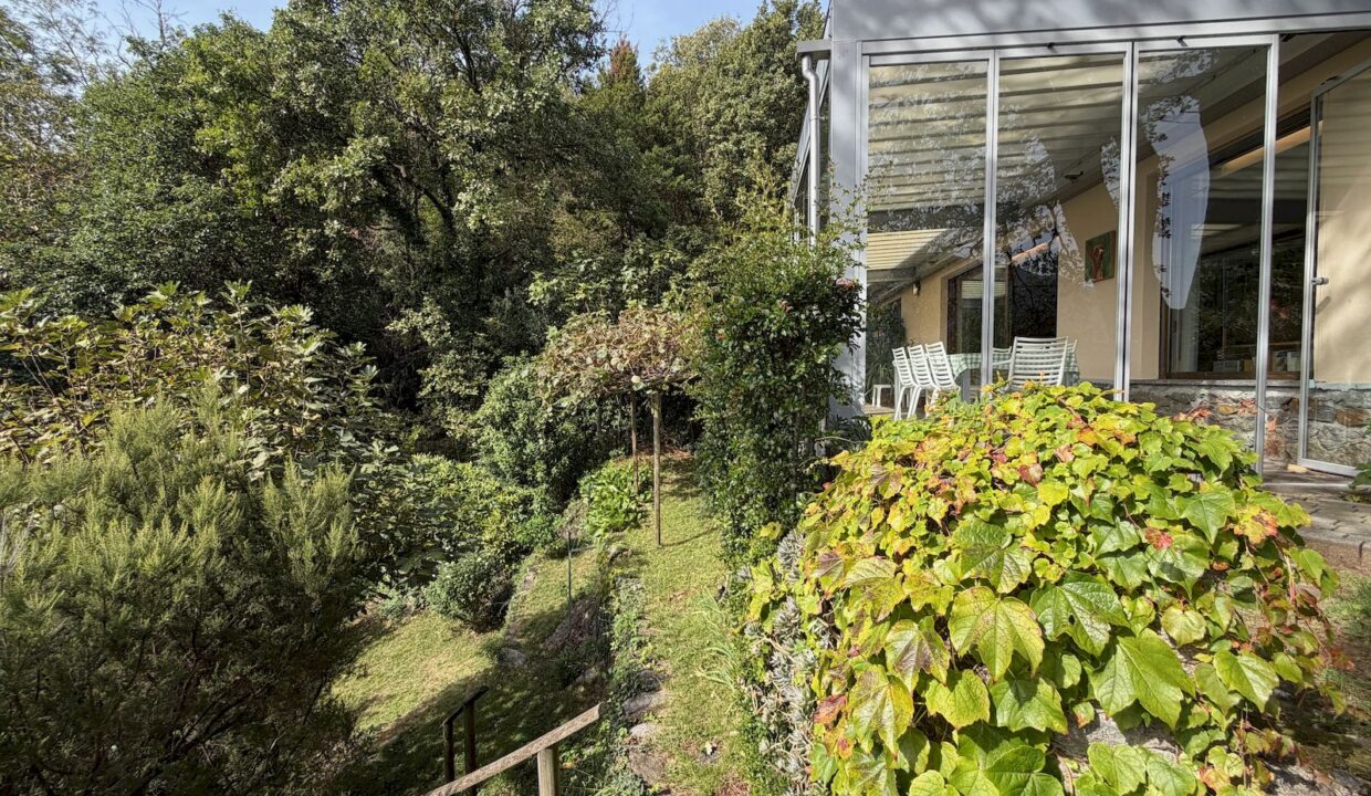 Villa with Swimming Pool, Garden and Lake View - Pianello Lario