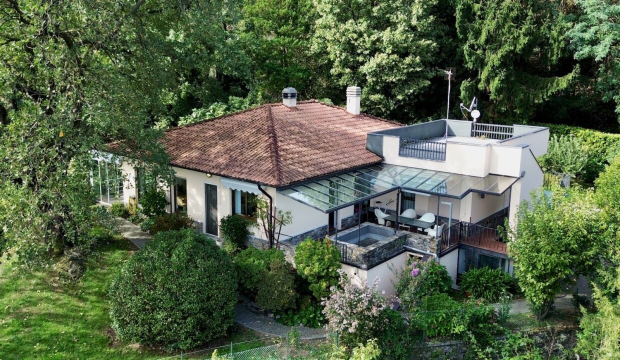 Villa with Swimming Pool, Garden and Lake View - Pianello Lario