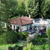 Villa with Swimming Pool, Garden and Lake View - Pianello Lario