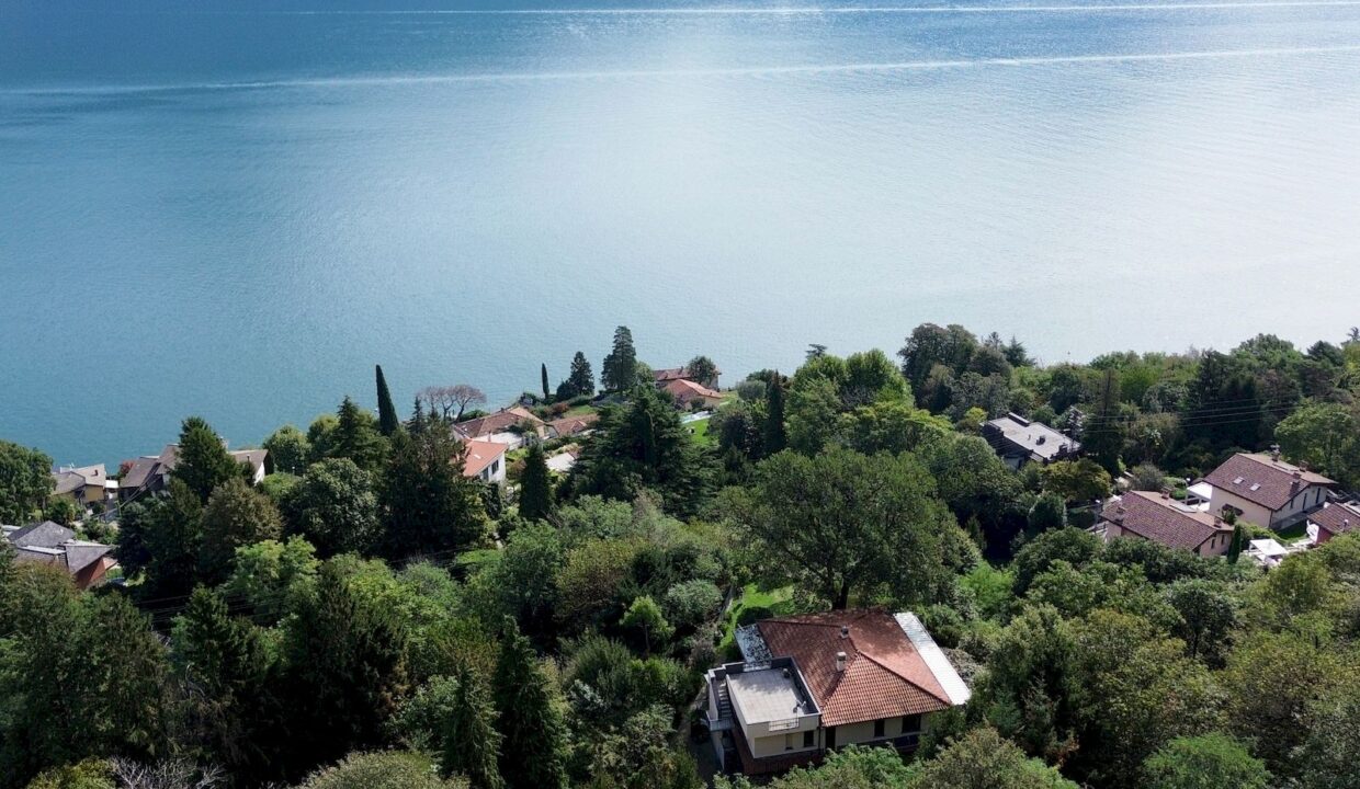 Villa with Swimming Pool, Garden and Lake View - Pianello Lario