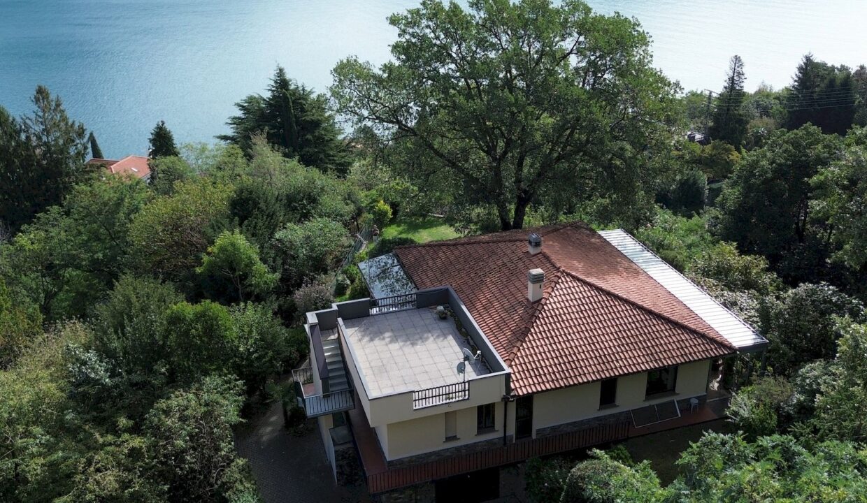 Villa with Swimming Pool, Garden and Lake View - Pianello Lario