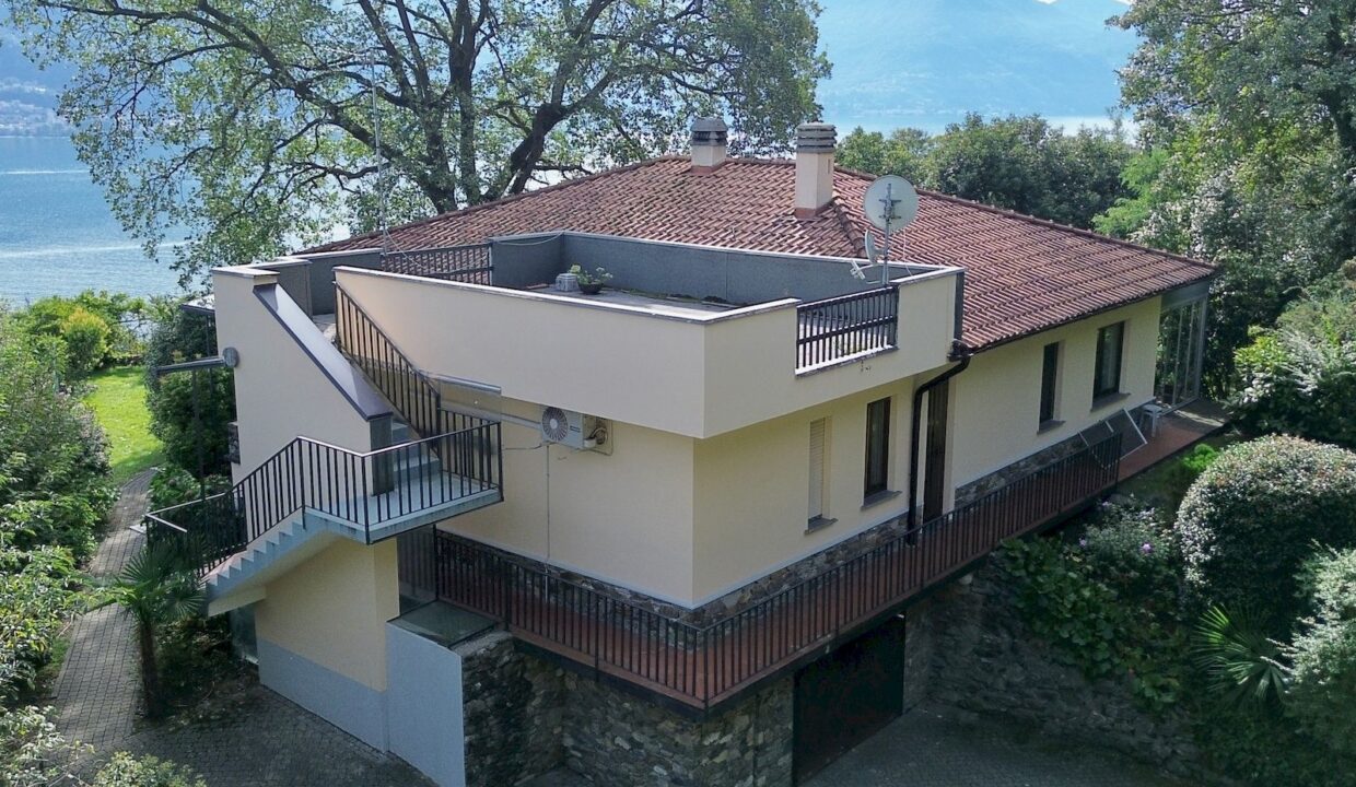Villa with Swimming Pool, Garden and Lake View - Pianello Lario